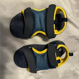 JRNDS Kids Water Shoes, Never Worn. Boys 12. Velcro‎